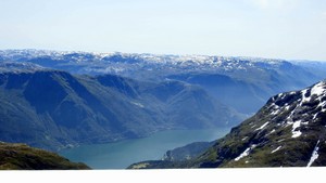 Utsikt ned i Sørfjorden, mot Tyssedal.