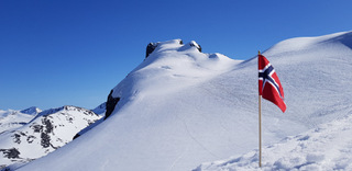 Flagget foran Storebjørn