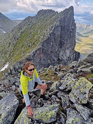 Snart oppe på Bjorndalstindane